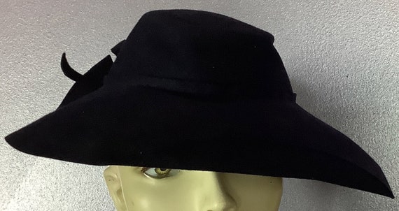 Vintage 1940s Ladies Black Hat with Brim - image 8