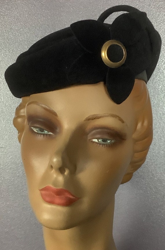 Vintage 1950s Ladies Black Hat with Flower