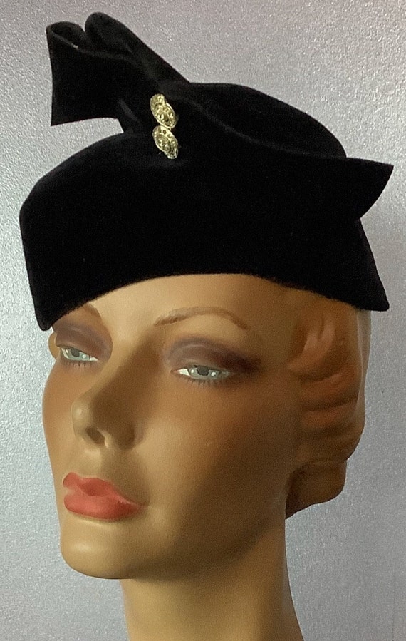 Vintage 1950s Ladies Velour Black Hat with Bow and