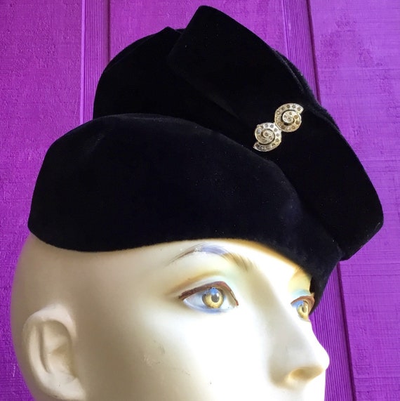 Vintage 1940s Ladies Hat with Pin