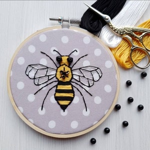 Bee hand Embroidery Kit, Stitch kit, Craft Kit, Embroidery kits, bee gift, embroidery hoop, lockdown activity, mindful activity gift GREY DOT fabric