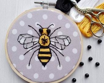 Bee hand Embroidery Kit, Stitch kit, Craft Kit, Embroidery kits, bee gift, embroidery hoop, lockdown activity, mindful activity gift