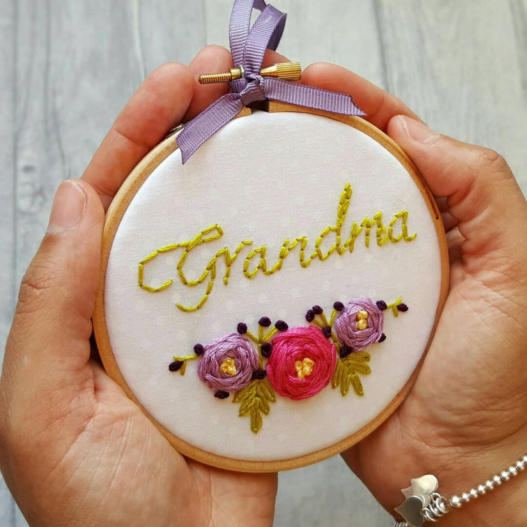 Personalized Floral Embroidery Hoop Art: Custom Name Gift - Etsy