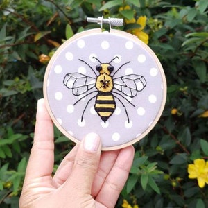 Bee hand Embroidery Kit, Stitch kit, Craft Kit, Embroidery kits, bee gift, embroidery hoop, lockdown activity, mindful activity gift image 7