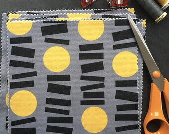 Muestra de tela de terciopelo amarillo: tapicería moderna de mediados de siglo, ignífuga