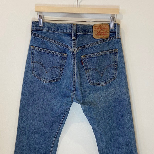 Vintage Levis 501xx jeans, size W34 L30, vintage jeans, denim blue wash jeans, 90s wide leg denim, baggy jeans, 100% cotton, relaxed fit