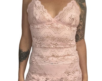 Vestido de lingerie vintage Y2K – vestido de renda rosa – médio – elegante e atemporal