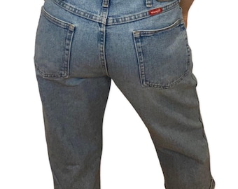 Vintage Wrangler jeans, Light Wash denim, light blue wash jeans, 90s denim, wide leg denim, baggy jeans, size W34, 100% cotton, relaxed fit