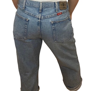 Vintage Wrangler jeans, Light Wash denim, light blue wash jeans, 90s denim, wide leg denim, baggy jeans, size W34, 100% cotton, relaxed fit