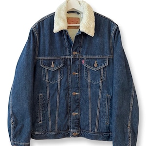 Levis Jacke, Y2K Sherpa gefütterte Jeansjacke, dunkelblauer Jeansmantel, Knopfleiste, Größe M, übergroße Jacke mit Schaffutter