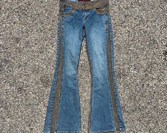 Vintage Y2K Mudd Low Rise Flare Jeans with Brown Leather Trim / Size 3