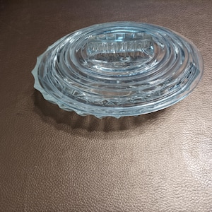 ANCIEN beurrier en verre annees 1950 1960 de forme ronde pas courant