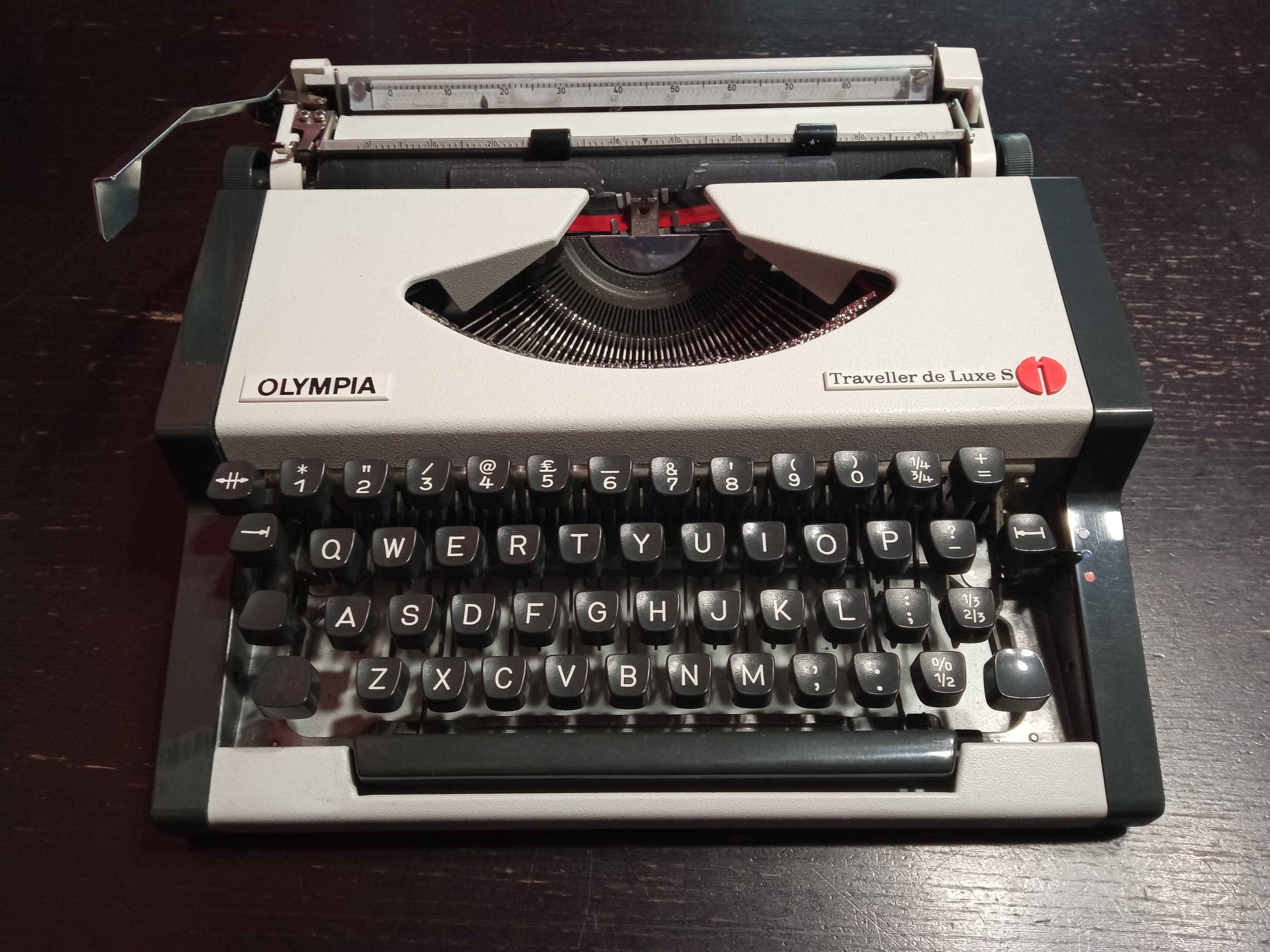 Machine à Écrire Olympia Traveller de Luxe | Qwerty