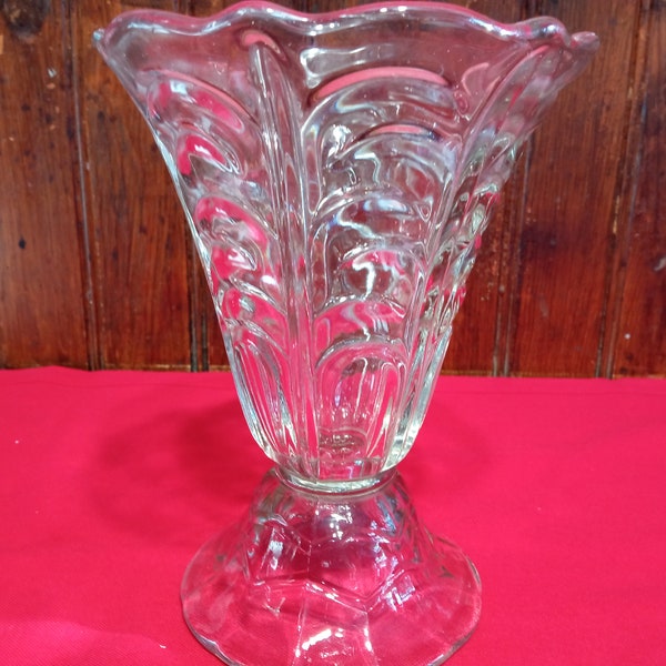 Beau vase de verre épais typique des années 50-60