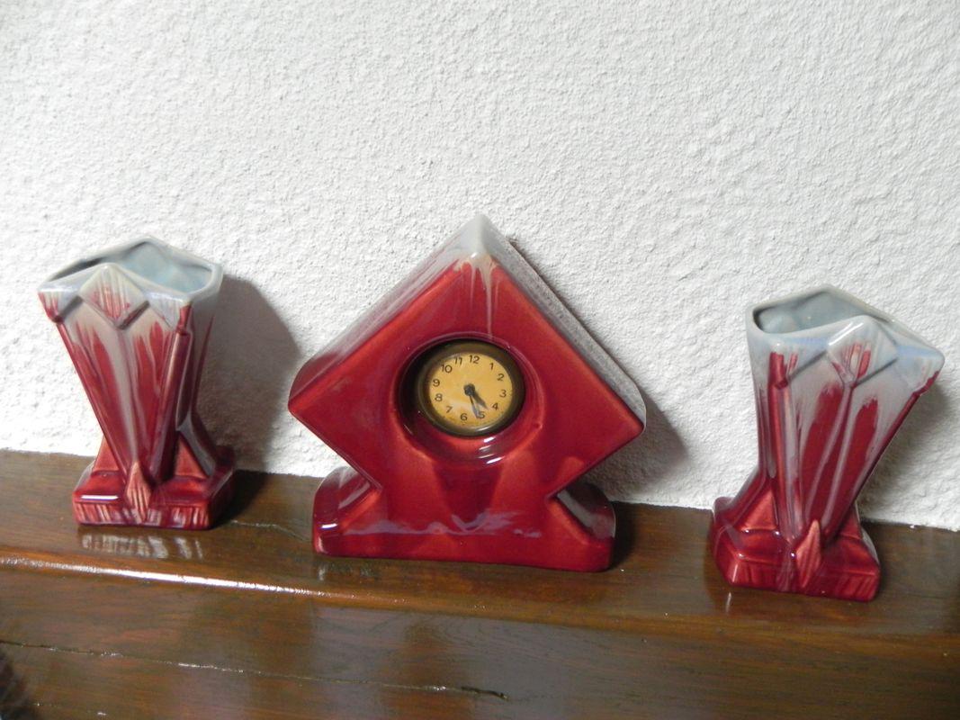 Pendule et bougeoirs de cheminée