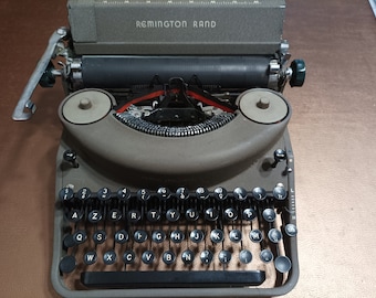 Old Remington Noiseless model 7 typewriter