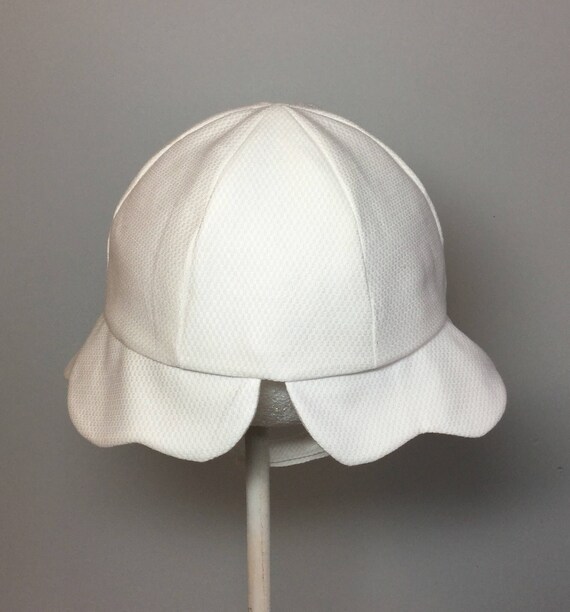 how to keep a sun hat on a toddler