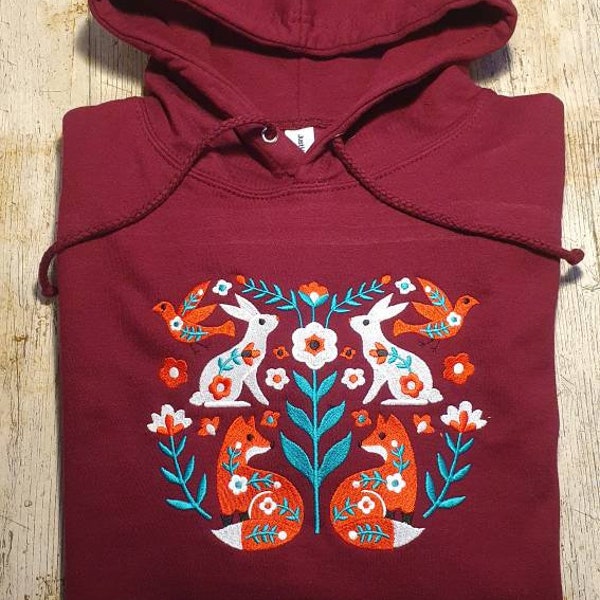 Herbstliches nordisches Waldwappen bestickter Hoodie Scandi Hygge süße Füchse