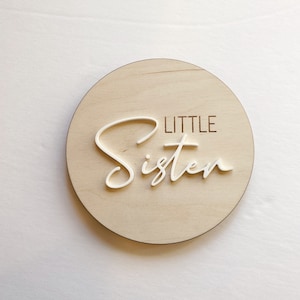 Petite soeur - petit frère - signe réversible de révélation de sexe de bébé - jalon en bois de bébé - accessoire photo de bébé - faire-part de disque de bébé