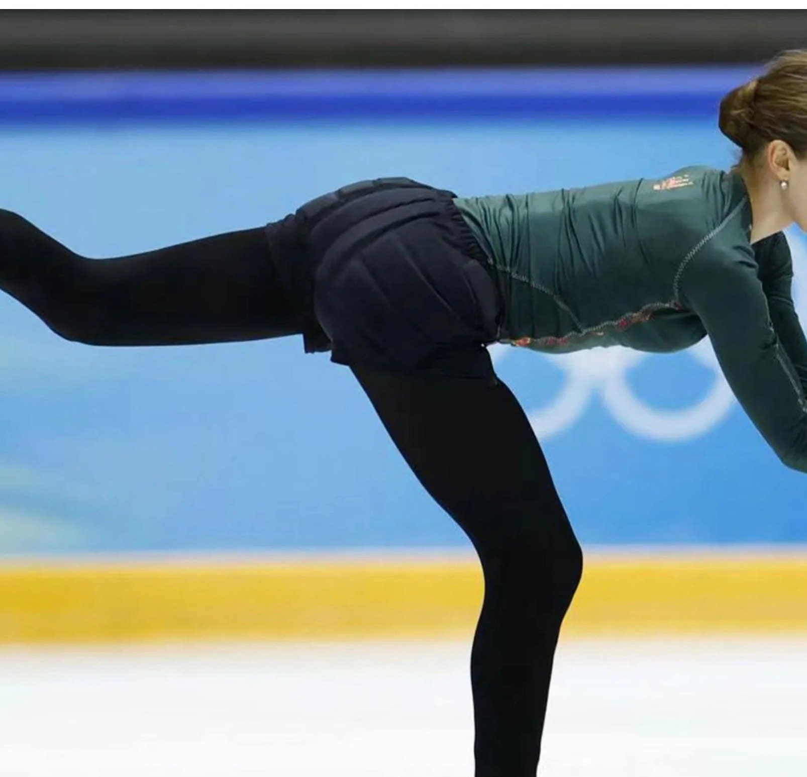 Two-tone Skating Training Outfit with Built-in Butt/Hip Pads – Skating  Spirit