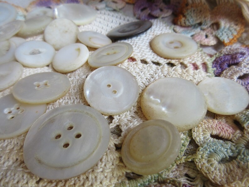 20 plus mother pf pearl buttons, 1800's to 1960's various sizes, medium to large, shank and sew through image 3