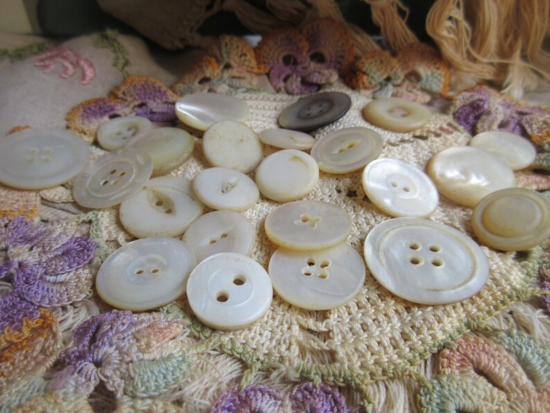 20 plus mother pf pearl buttons, 1800's to 1960's various sizes, medium to large, shank and sew through image 4