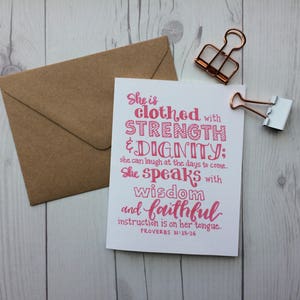 Proverbios 31:25-26 / Vestida de Fuerza y Dignidad / Para Ella / Día de la Madre / Amistad / Tarjeta de Felicitación Cristiana