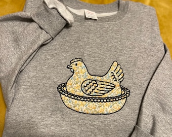 Individuell, gesticktes Henne auf einem Nest Sweatshirt