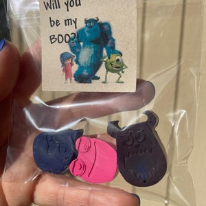 Monsters Inc Valentines // Monsters Inc Crayons // Valentine Crayon Favors // Crayon Valentines // Non Candy Valentine Favors