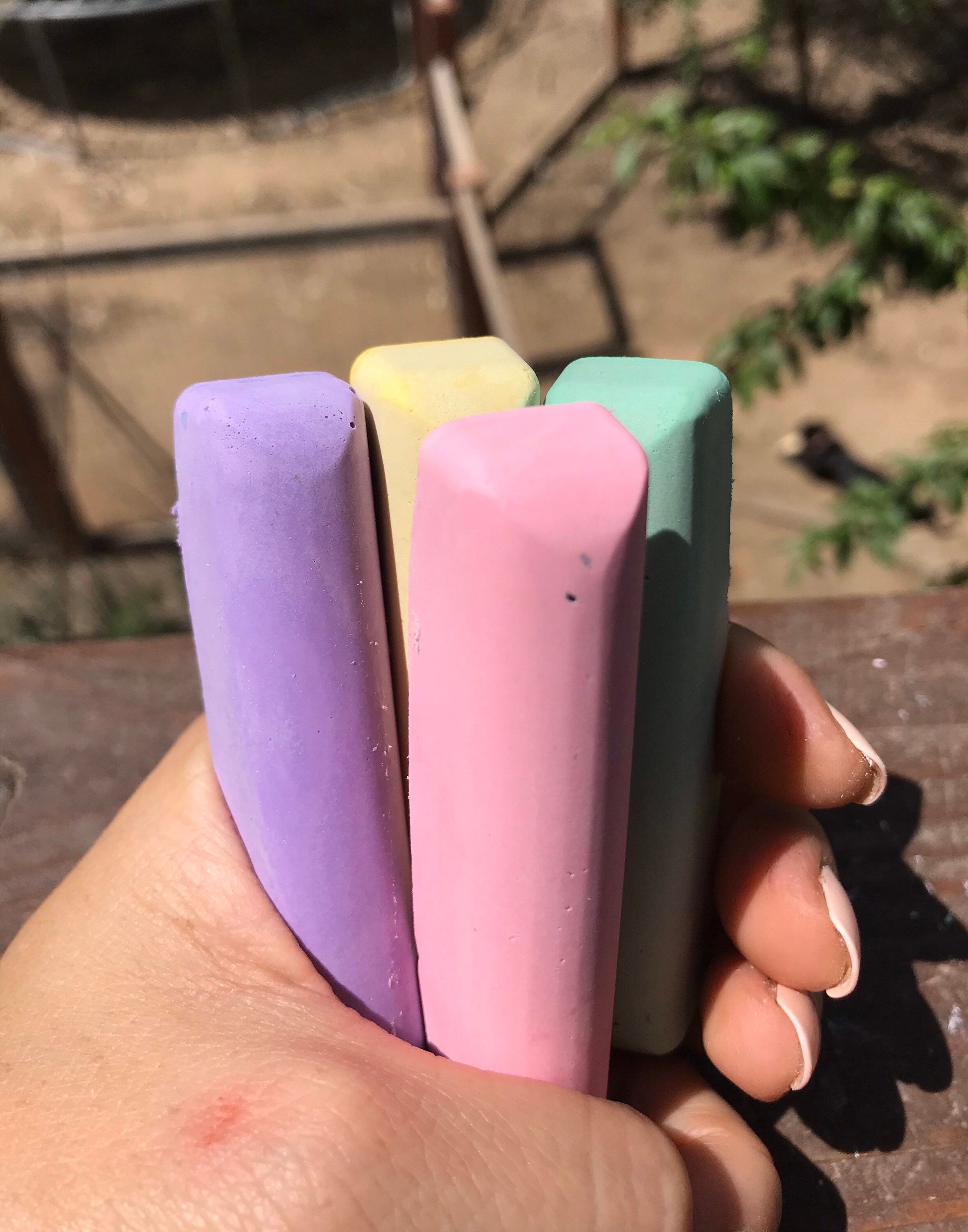 Sidewalk Chalk // Chalk Favors // Summer Activity // Chalk Your Walk // Chalkboard // DIY Chalk // Kids Sidewalk Chalks