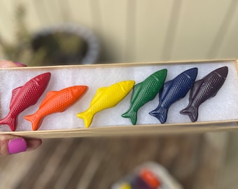 Fishing Crayons // Fishing Crayon Box // Crayon Gift Ideas // Kids Gift Ideas // Kids Fishing Party // Kids Crayon Gifts // Fishing Presents