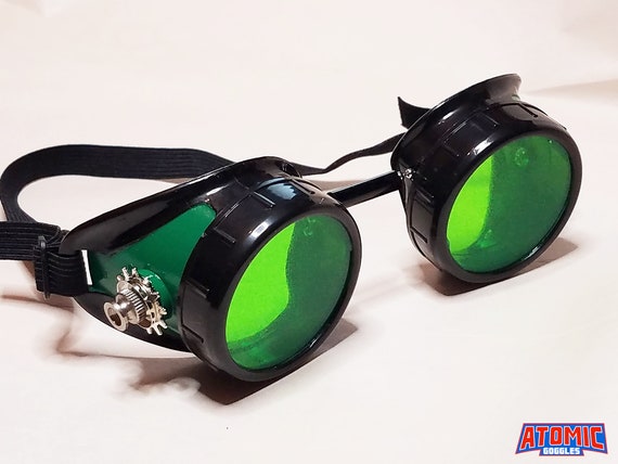 Occhiali neri e verdi per il mondo alieno con lenti verdi e accenti argento  Conduttori ottici per motociclette Apocalisse UFO Viaggiatore nel tempo -   Italia