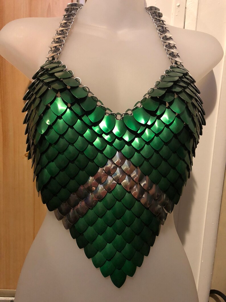 Scalemaille tops