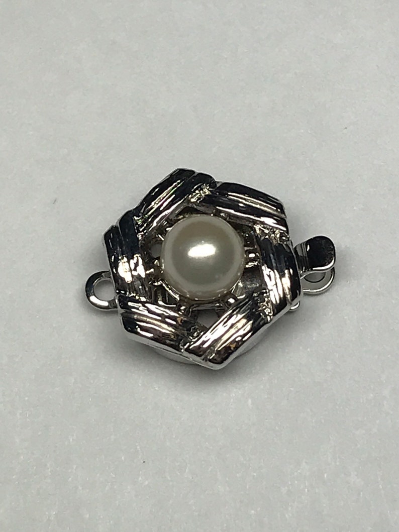 Elegant Elements made by Claspgarten in Germany 11mm 1-strand silver plate push pull clasp with glass pearl