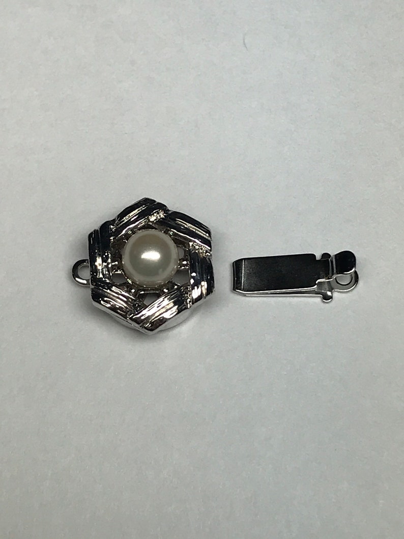 Elegant Elements made by Claspgarten in Germany 11mm 1-strand silver plate push pull clasp with glass pearl