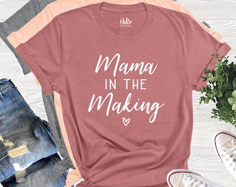 Chemise maman en devenir, chemise grossesse, chemise faire-part de grossesse, fête de révélation de genre, chemise de révélation de genre, t-shirt de maternité mignon