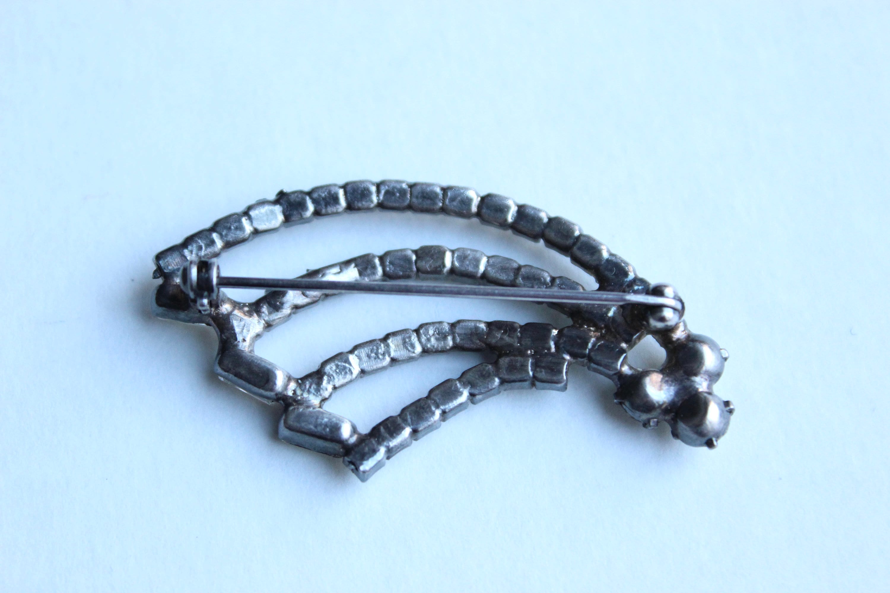 Spilla Con Cristalli In Finitura Anticata Color Oro | ® Italia - Foto 6