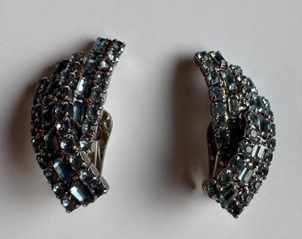 vintage pale blue rhinestone clip on earrings