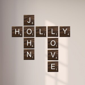 Azulejos Scrabble para pared, Elija su tamaño, Letras de pared Scrabble, Decoración personalizada del hogar para pared, Decoraciones familiares Letras y nombres (SBL242)