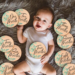 Monatliche Babykreise // SET von 12 Altersscheiben Meilensteinkarten, Alterungsscheiben, Baby Photo Prop, Baby Shower Geschenk, Babymitteilung (BMO322)