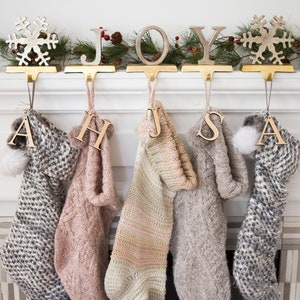 Letra de madera para medias, letras recortadas para medias navideñas, decoración personalizada para medias de Navidad para niños y familias (artículo STW200)