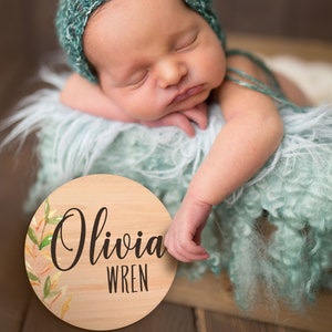 Baby aankondiging naam teken houten cirkel, nieuwe baby naam kaart houten cirkel baby naam teken, pasgeboren foto's geboorte ziekenhuis teken (BBY343)