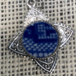 Blue willow broken china pendant 293