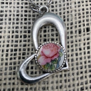 Rose heart broken china pendant 298