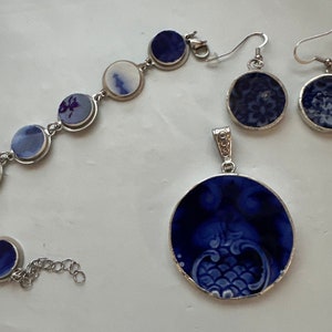 Broken china blue pendant 210