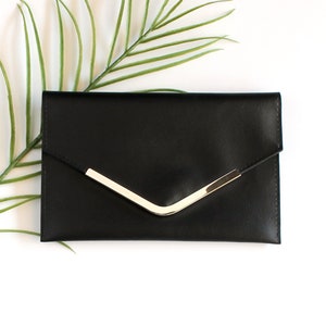 Embrague de sobre de cuero sintético / Bolso de mujer / Embrague de sobre mínimo / Embrague hecho a mano / Idea de regalo para ella / pequeño monedero de cuero vegano