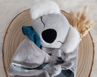 Doudou petit koala fourrure personnalisable prénom création fait main Française