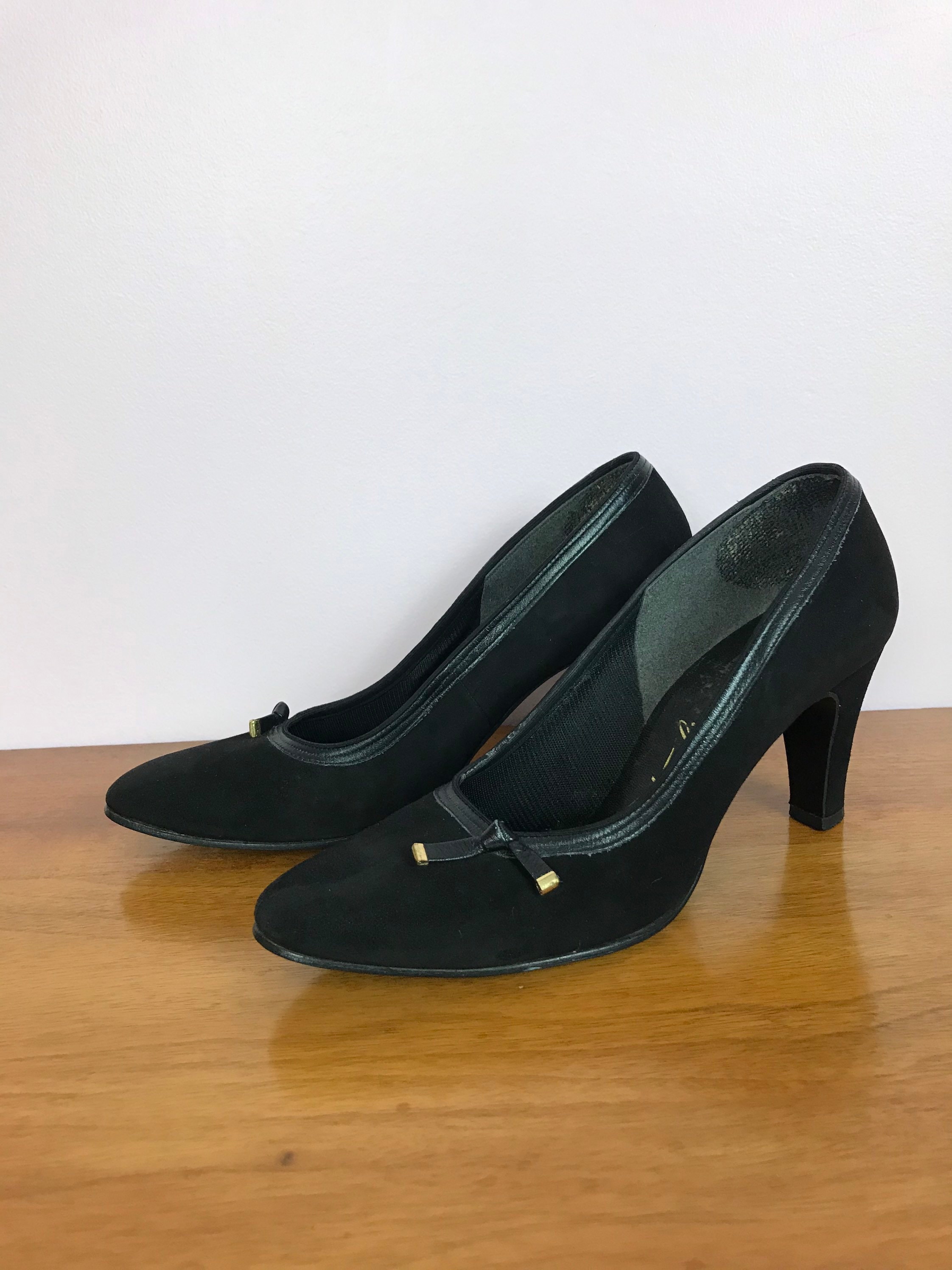 1960s Naturalizer Black Suede Pumps 