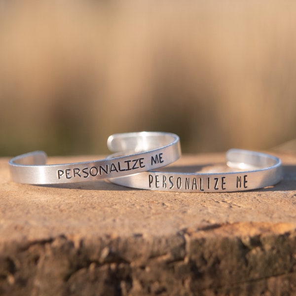 Hand stamped bangle bracelet, custom engraved bracelet, bracelet personnalise, motivational cuff bracelet