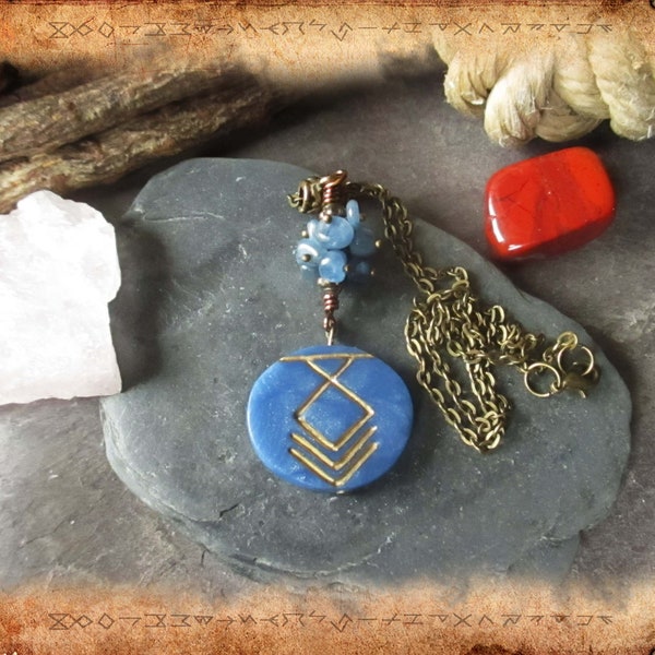 Pendentif runique et ethnique sur le thème de la gratitude, en cyanite